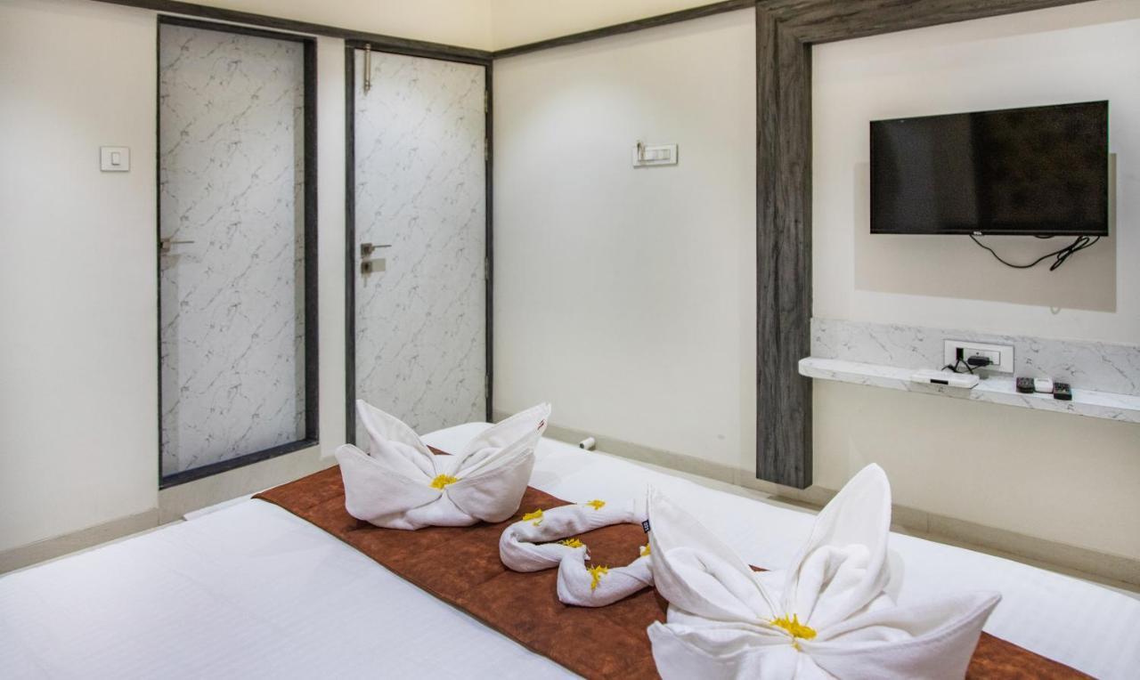 Megh Residency Navi Mumbai Hotel Bagian luar foto