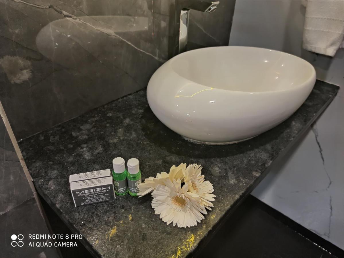 Megh Residency Navi Mumbai Hotel Bagian luar foto