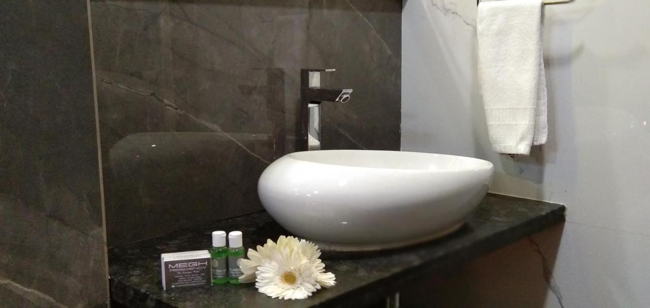 Megh Residency Navi Mumbai Hotel Bagian luar foto